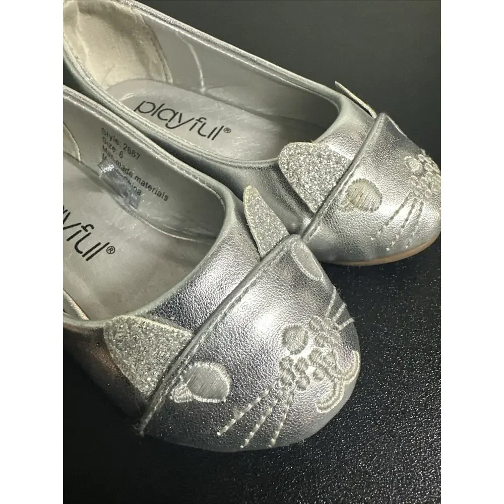 Playful Cat Shoes Size 6 Girls Silver